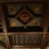 Dans les hauteurs, un plafond majestueux