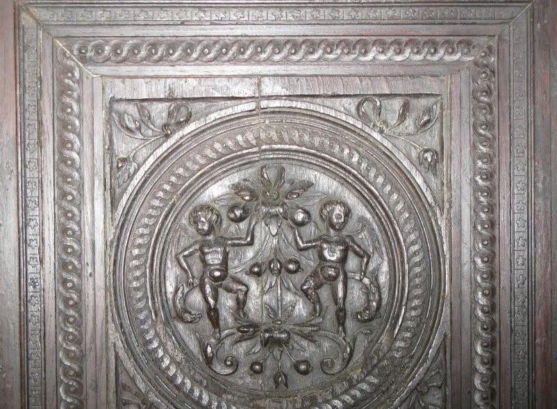 Porte sculptée